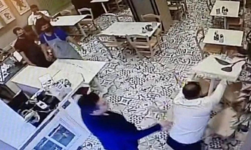 Θεσσαλονίκη: Προκάλεσαν ζημιές σε εστιατόριο επειδή τους ζήτησαν πιστοποιητικά και δεν είχαν